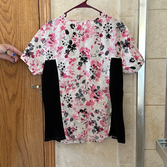 Floral pattern pink, white and black - Picture 2 of 2